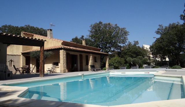 Villa (6 to 8 people) with private heated pool, enclosed garden, near Uzès.