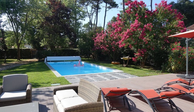 Villa 600 m from the beach, heated swimming pool 9x4, classified 3*.