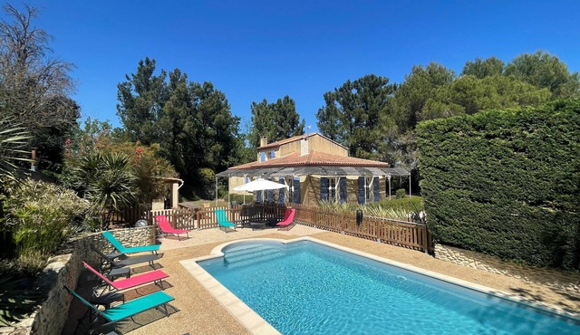 Villa 6km from St Rémy de Provence with swimming pool for 2 to 10 people