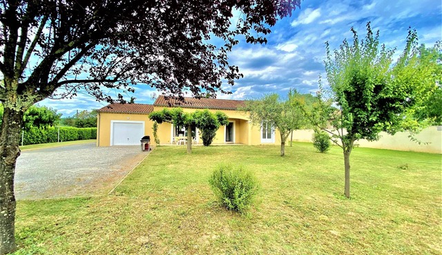 Villa 6p, 3ch Avec Grand Jardin Arboré Clos, Clim, Village Classé de Vogue