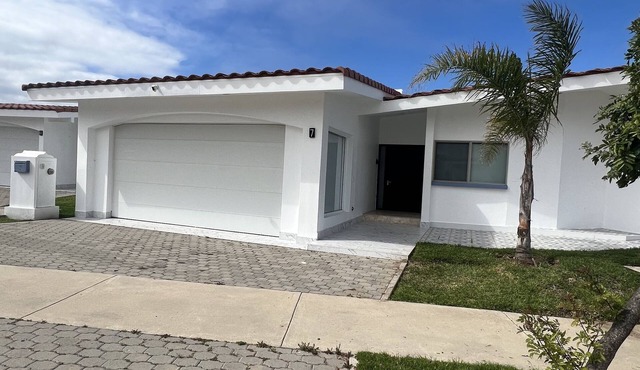 Villa #7. Beautiful full house, totally equipped, close to sea