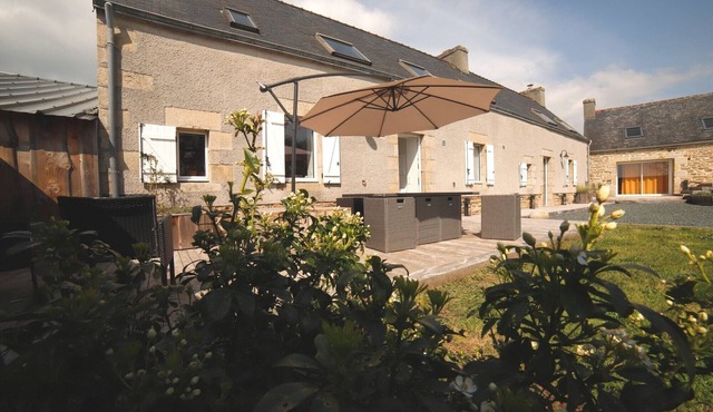 Villa '7pers Piscine-spa Plage 4kms' with Private Terrace, Private Garden and Wi-Fi