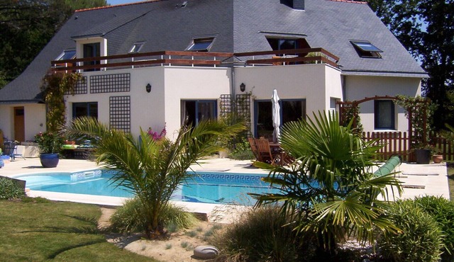 Villa 8/10 people (4 bedrooms-6 beds) - private heated pool - closed Garden