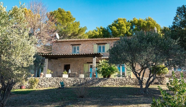 Villa 8-10 persons with swimming pool and tennis court Tourtour