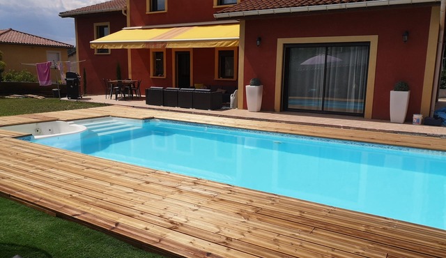 VILLA 8 PERSONS WITH SWIMMING POOL 15 min from LYON