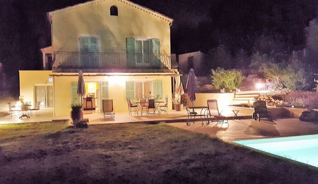 Villa 8 people, swimming pool. Open view. Beaches 15 mins away, quiet.