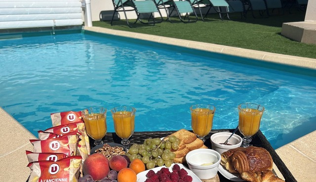 Villa 8 people 2 babies clim swimming pool and free parking.