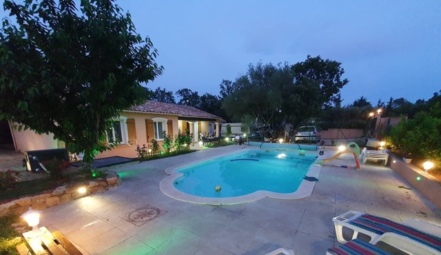 Villa 8 people - 4 bedrooms - private heated pool