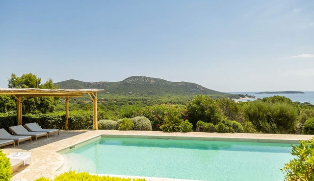 Villa 8 people panoramic view of Palombaggia Beaches. Sea access on foot.