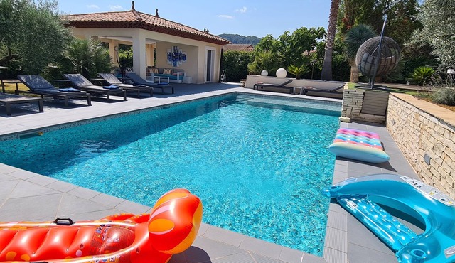 VILLA 8 PERS HEATED PRIVATE POOL IN THE HEART OF THE VAR BETWEEN SEA AND VERDON