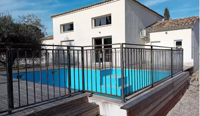 Villa 8 persons with swimming pool at the Pont du Gard