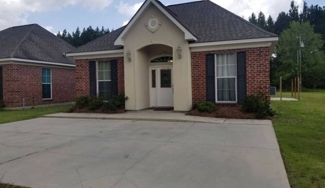 Villa 8, spacious townhouse in Tickfaw, LA