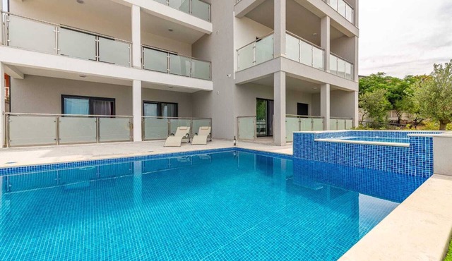 Villa 80m from the beach with the big pool in garden
