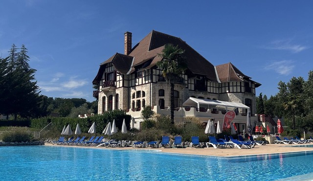 Villa 91 met 2 E-bikes op Vakantiepark Chateau Cazaleres