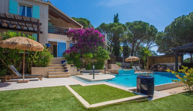 Villa 'À 200m De La Plage' with Sea View, Wi-Fi and Air Conditioning