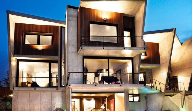 Villa Angelu : Architectural Jewel with Swimming Pool