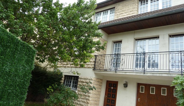 Villa, a few steps from Paris with garden, 2 Parkings