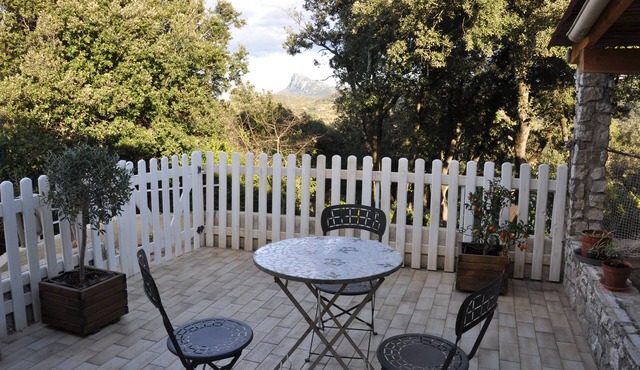Villa and private pool in the garrigue, terraces with panoramic views