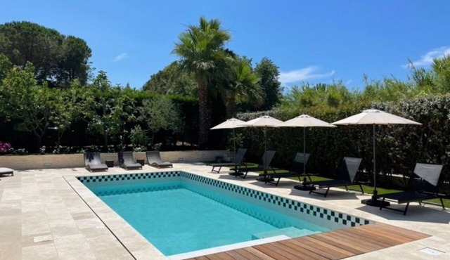 Villa ADELAIDE 300 m from the beach and a 15-minute walk from Place des Lices.