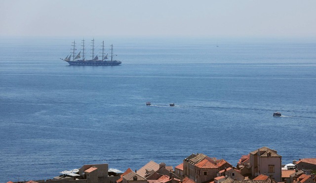 Villa Admiral 5 bedroom villa in Dubrovnik with a pool and a view