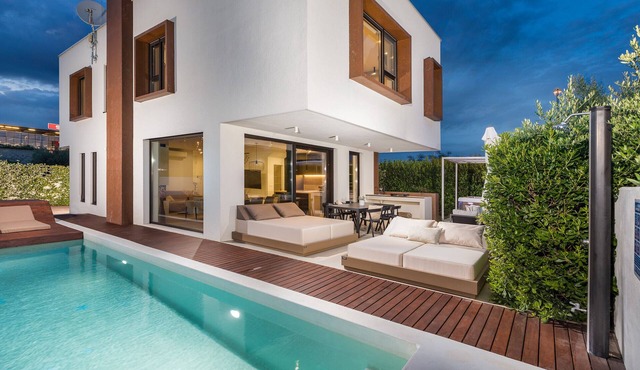 Villa Adora for 6 people in Pula with private pool, jacuzzi & children playground