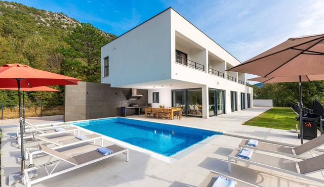 Villa Adria Blue – Luxury Villa with Heated Pool in the Kvarner Bay