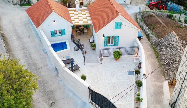 Villa ADRIANA-Two bedroom Villa with Swimming pool