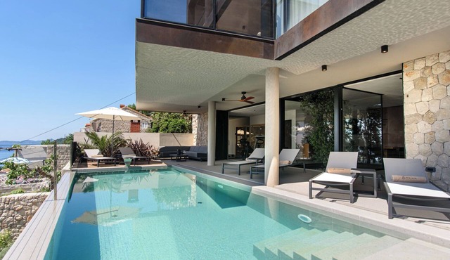 Villa Adriatica Spacious 4-bedroom house with AC and heated pool