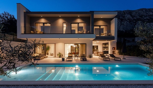 Villa Adventure - heated pool, media room