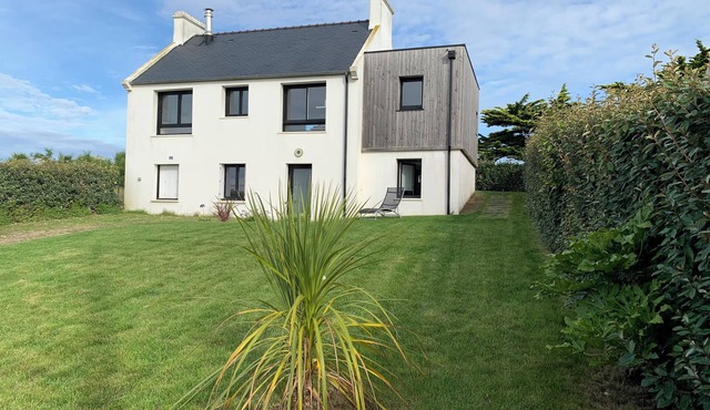 Villa Aezhenn, 2 steps from Plouescat's most beautiful beach, sea view