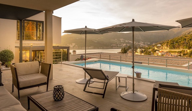 Villa Agave - Five Bedroom Villa with Swimming Pool