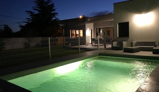 VILLA AGDE * CLOSE TO SEA SWIMMING POOL Heated