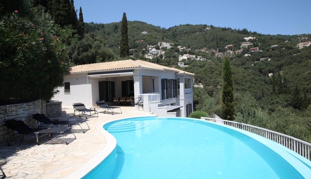 Villa Agni, Contemporary villa in excellent location just 200 meters from Agni Beach