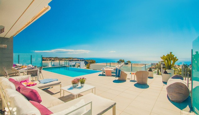 Villa AGUAMARINA by Abahana Villas
