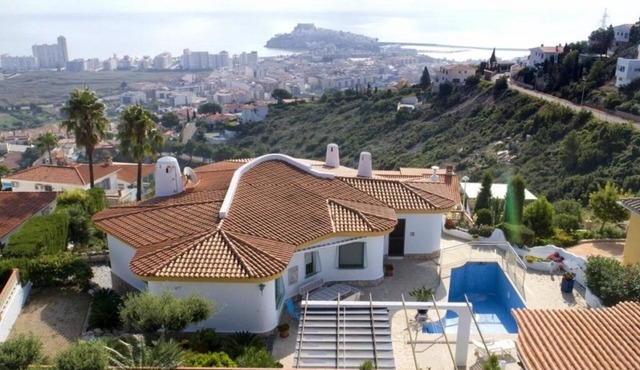 Villa Aguamarina: castle views, private pool & garden