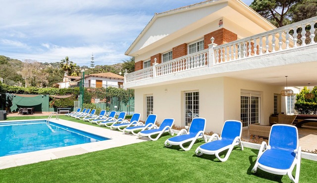 Villa "Ainara Luxury" with Mountain View, Private Pool & Wi-Fi