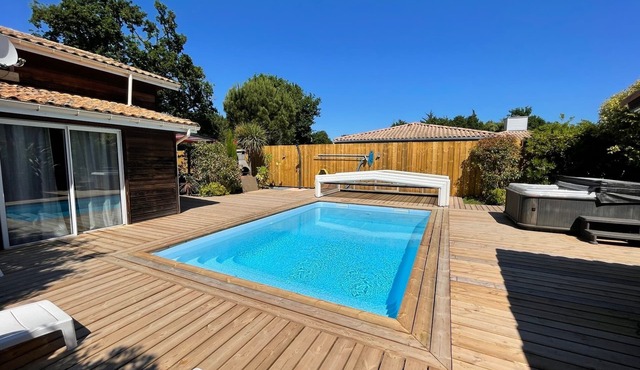 VILLA air-conditioned private covered heated swimming pool, jacuzzi, Sauna