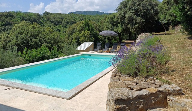 Villa air-conditioned rooms, quiet, idyllic view, ground floor, secure pool.