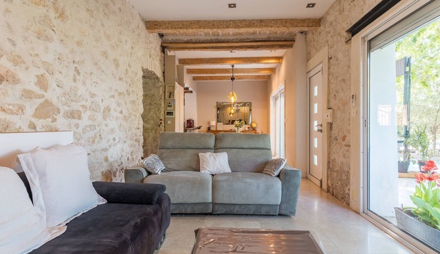 Villa 'Aix En Provence' with Private Terrace, Wi-Fi and Air Conditioning