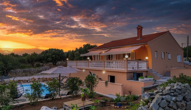 Villa Akulica with heated outdoor pool and seaview