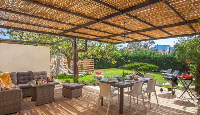 Villa "Albizzia" with terrace and garden 6 to 8 people