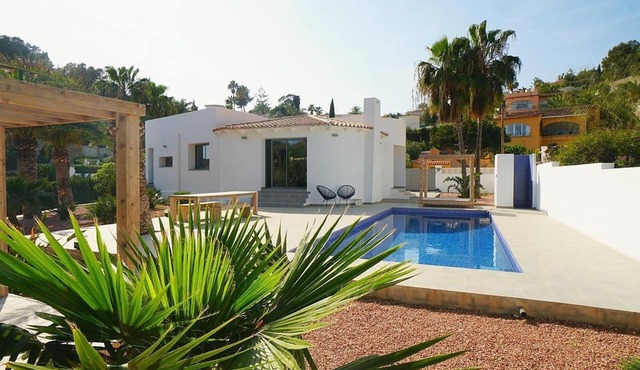 Villa 'Alegria' with Sea View, Wi-Fi and Air Conditioning