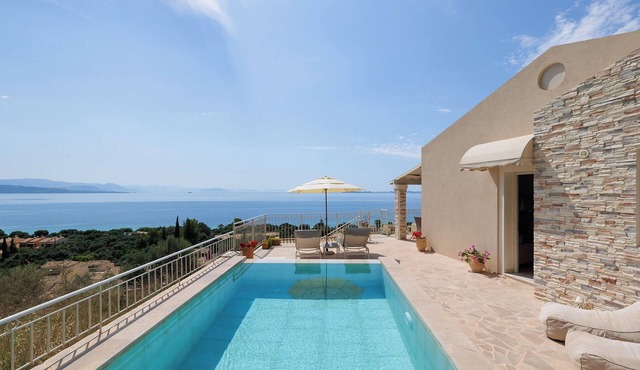 Villa Alemar House with private pool, Spectacular sea views,150m to the beach.