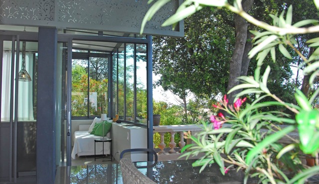 VILLA ALFONSA - APARTMENT "L'ATELIER" sea view, Garden level South-East