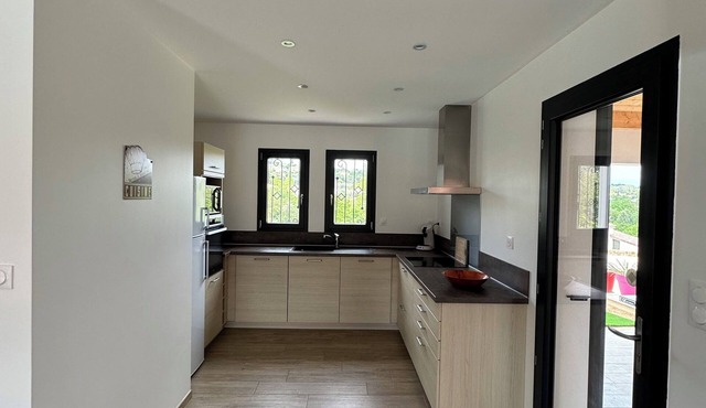 Villa Alicia, au Calme Avec Piscine et Jacuzzi Privé