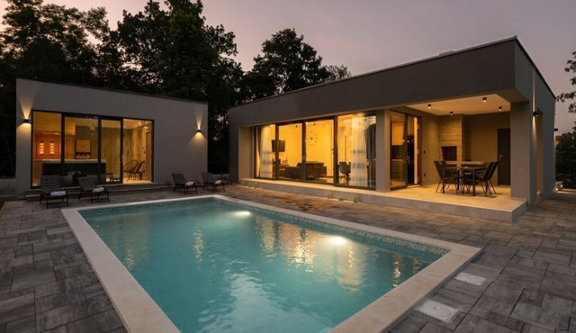 Villa Alison Deluxe Junior with private spa and heated swimming pool