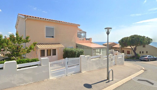 Villa, all mod cons, enclosed with seaside view