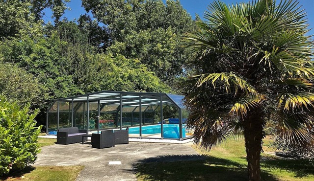 Villa all on the ground floor with WIFI, private swimming pool under top shelters in PLEUMEUR-BODOU