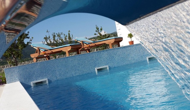 Villa Almas 2 with swimming pool