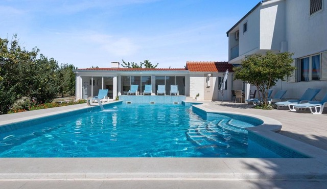 Villa Almas - Heated Pool, Sauna, Gym and Tennis Court